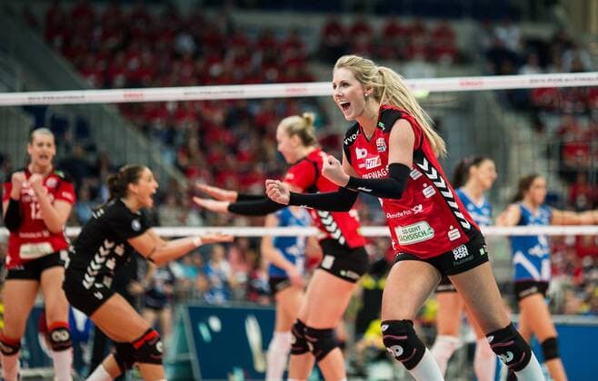 Mannheim, Deutschland, 28.02.2016: Volleyball DVV Pokalfinale 2016 - Finale der Frauen - Allianz MTV Stuttgart - Dresdner SC. Renata Sandor (Stuttgart 7)