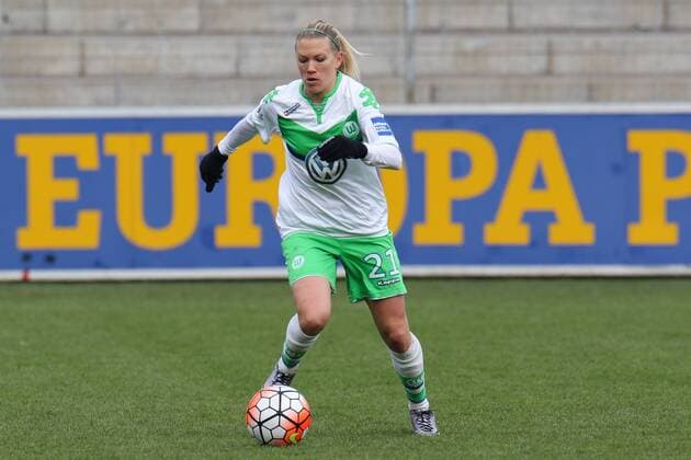Lara Dickenmann (Wolfsburg, 21), am Ball, Freisteller, Einzelbild, Aktion, Action, Fussball, Allianz Frauen-Bundesliga, SC Freiburg - VfL Wolfsburg, xozx
