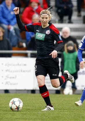 SC Sand - 1. FFC Turbine Potsdam Stefanie DRAWS, FFC Turbine Potsdam am Ball, Freisteller, Einzelbild, Aktion hoch, Fußball, Frauen, Allianz-Frauen-Bundesliga Saison 2015 2016