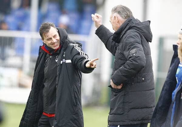 SC Sand - 1. FFC Turbine Potsdam Alexander FISCHINGER, Trainer SC Sand und Bernd SCHROEDER (SCHRÖDER), Trainer FFC Turbine Potsdam, Halbkörper, Begrüßung, Fußball, Frauen, Allianz-Frauen-Bundesliga Saison 2015 2016