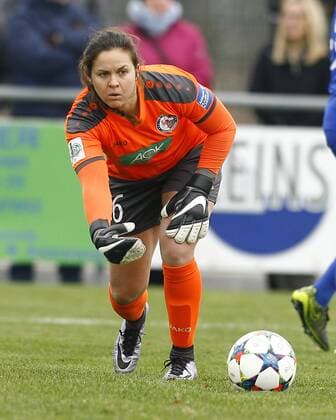 SC Sand - 1. FFC Turbine Potsdam Bryane HEABERLIN, Torwart FFC Turbine Potsdam am Ball, Freisteller, Einzelbild, Aktion hoch, Fußball, Frauen, Allianz-Frauen-Bundesliga Saison 2015 2016