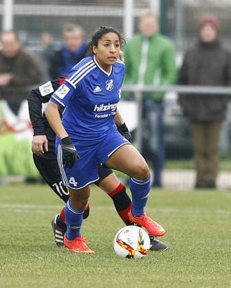 SC Sand - 1. FFC Turbine Potsdam Chioma Nisa IGWE, SC Sand am Ball, Freisteller, Einzelbild, Aktion hoch, Fußball, Frauen, Allianz-Frauen-Bundesliga Saison 2015 2016