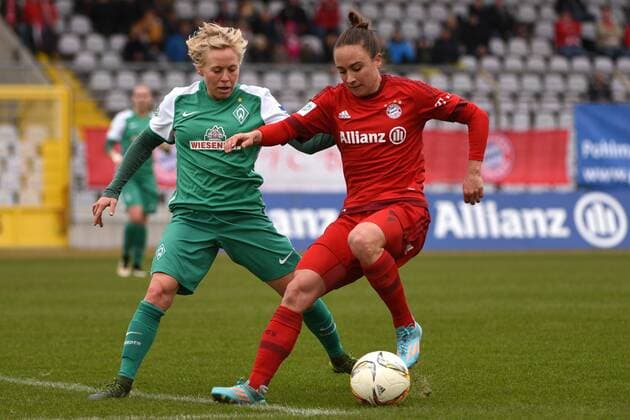 v.li.: Betsy Hassett (Bremen, 16) Gina Lewandowski (FC Bayern München, FCB, 2) im Zweikampf, Duell, duel, tackle, Dynamik, Action, Aktion , Fussball, Allianz Frauen-Bundesliga, FC Bayern München - SV Werder Bremen, xslx