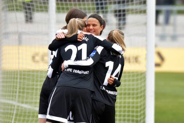 28.02.2016 xfhx Deutschland, Frankfurt, Stadion am Brentanobad Frauenfussball, Allianz Frauen-Bundesliga Saison 2015 2016 1. FFC Frankfurt gegen 1. FC Köln Aktion Torjubel Ana Crmogorevic und Dzenifer Marozsan (FFC FRankfurt)