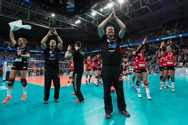 28.02.2016, SAP Arena, Mannheim Volleyball, DVV-Pokal Finale, Allianz MTV Stuttgart vs. Dresdner SC Jubel Alexander Waibl (Trainer Coach Dresden) nach Sieg