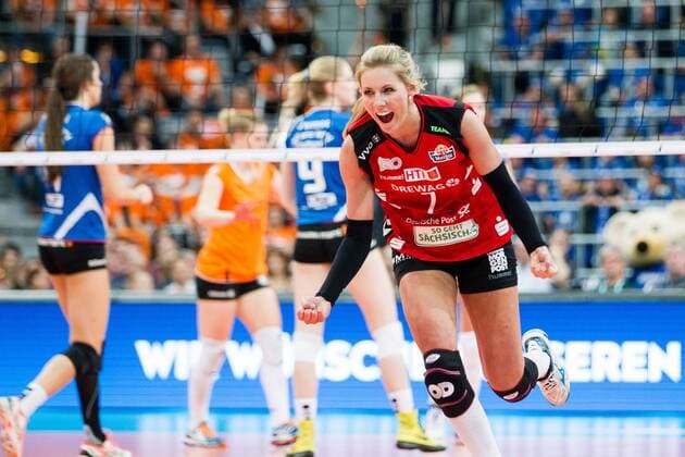 Mannheim Jubel Laura Dijkema ( 7 Dresdner SC); Volleyball DVV-Pokalfinale 2016, SAP-Arena, Mannheim Deutschland, 20160228; Finale Damen: Allianz MTV Stuttgart vs Dresdner SC Copyright: Wuechner Eibner-Pressefoto EP_NWR