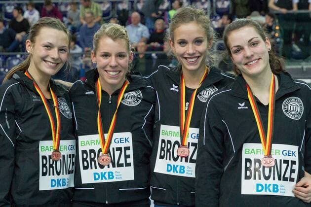 63. Deutsche Hallenmeisterschaften; Leipzig, 28.02.2016 Friederike Moehlenkamp (LT DSHS Koeln), Lara Hoffmann (LT DSHS Koeln), Christeine Salterberg (LT DSHS Koeln) und Lena Naumann (LT DSHS Koeln) (v.l.), 63. Deutsche Hallenmeisterschaften am 28.02.2016 in der Arena Leipzig, Leipzig (Deutschland). xdfx