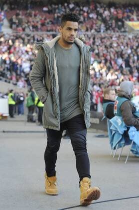 Daniel DIDAVI (VFB Stuttgart),in zivil,privat,Einzelbild, Freisteller,Ganzkoerperaufnahme,ganze Figur. Fussball 1. Bundesliga, 23. Spieltag, VFB Stuttgart-Hannover 96 1-2. am 27.02.2016 in Stuttgart Deutschland,MERCEDES BENZ ARENA.