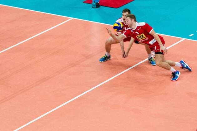 Mannheim Kristen Clero Cl??ro ( 9 TV Ingersoll Buehl) vor Paul Buchegger ( 17 TV Ingersoll Buehl); Volleyball DVV-Pokalfinale 2016, SAP-Arena, Mannheim Deutschland, 20160228; Finale Herren: TV Ingersoll Buehl vs Berlin Recycling Volleys Copyright: Wuechner Eibner-Pressefoto EP_NWR