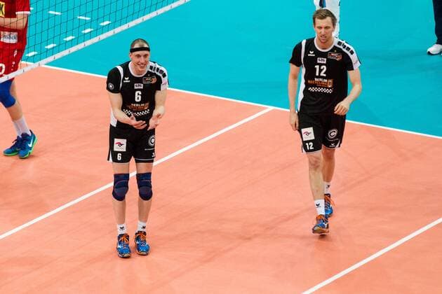 Mannheim Felix Fischer ( 6 Berlin Recycling Volleys) und Paul Carroll ( 12 Berlin Recycling Volleys); Volleyball DVV-Pokalfinale 2016, SAP-Arena, Mannheim Deutschland, 20160228; Finale Herren: TV Ingersoll Buehl vs Berlin Recycling Volleys Copyright: Wuechner Eibner-Pressefoto EP_NWR