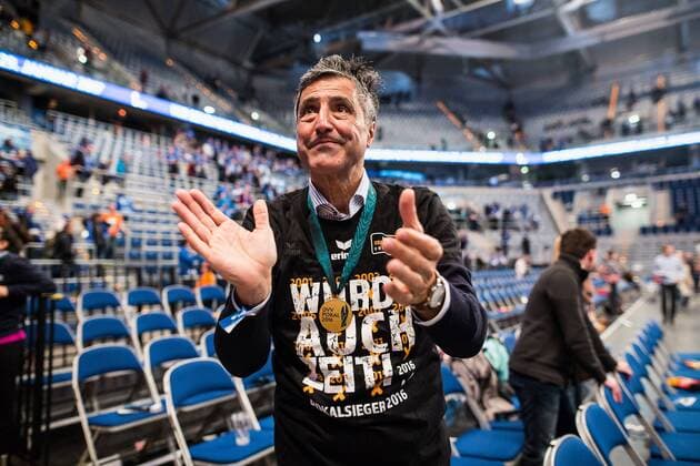 Mannheim, Deutschland, 28.02.2016: Volleyball DVV Pokalfinale 2016 - Finale der Männer Maenner - TV Ingersoll Bühl Buehl - Berlin Recycling Volleys. Die BR Volleys gewinnen den DVV Pokal 2016. Manager Kaweh Niroomand (BR Volleys)