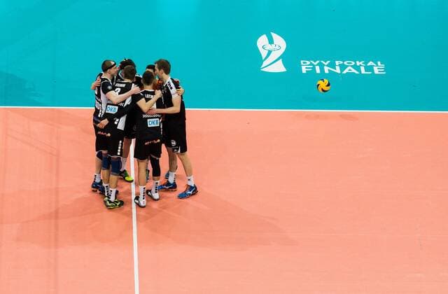 Mannheim, Deutschland, 28.02.2016: Volleyball DVV Pokalfinale 2016 - Finale der Männer Maenner - TV Ingersoll Bühl Buehl - Berlin Recycling Volleys. Die BR Volleys gewinnen den DVV Pokal 2016. Jubeltraube BR Volleys