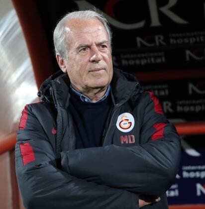 Bilder des Tages - SPORT Turkey Spor Toto Superlig soccer match between Gaziantepspor and Galatasaray at Kamil Ocak Stadium in Gaziantep on February 28 , 2016. Final Score : Gaziantepspor 2 - Galatasaray 0 Pictured: Coach Mustafa Denizli of Galatasaray. 