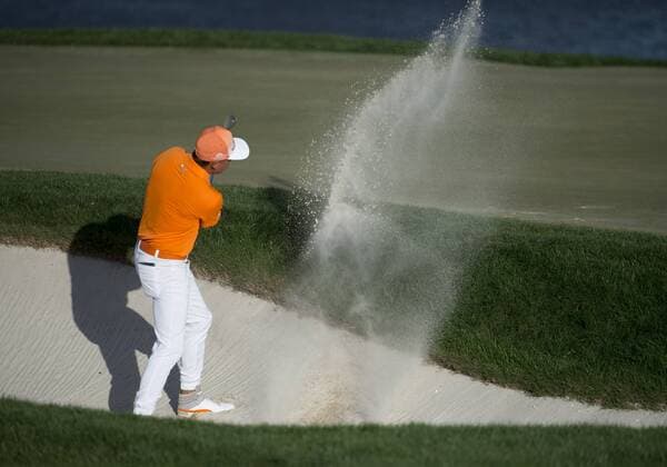 28 February 2016: Rickie Fowler hits out of the bunker at the 18th hole during the final round of the Honda Classic at the PGA Golf Herren National Resort & Spa in Palm Beach Gardens, FL. (Photo by Doug Murray Icon Sportswire) GOLF: FEB 28 PGA - The Honda Classic - Final Round Icon796160228031 EDITORIAL USE ONLY