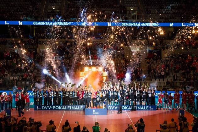 Mannheim Jubel Dresden und Berlin; Volleyball DVV-Pokalfinale 2016, SAP-Arena, Mannheim Deutschland, 20160228; Finale Herren: TV Ingersoll Buehl vs Berlin Recycling Volleys Copyright: Wuechner Eibner-Pressefoto EP_NWR