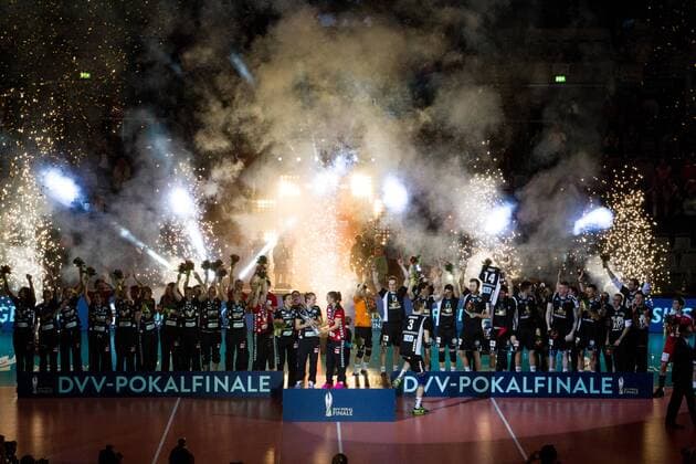 Mannheim Jubel Dresden und Berlin; Volleyball DVV-Pokalfinale 2016, SAP-Arena, Mannheim Deutschland, 20160228; Finale Herren: TV Ingersoll Buehl vs Berlin Recycling Volleys Copyright: Wuechner Eibner-Pressefoto EP_NWR