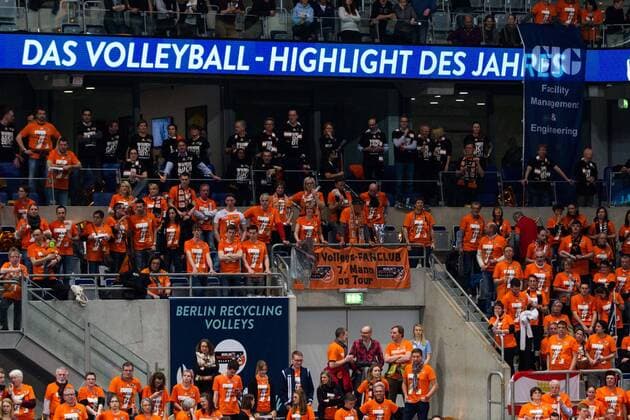 Mannheim Berliner Fans bejubeln der Sieg; Volleyball DVV-Pokalfinale 2016, SAP-Arena, Mannheim Deutschland, 20160228; Finale Herren: TV Ingersoll Buehl vs Berlin Recycling Volleys Copyright: Wuechner Eibner-Pressefoto EP_NWR