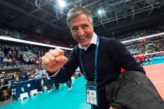 28.02.2016, SAP Arena, Mannheim Volleyball, DVV-Pokal Finale, TV Ingersoll Bühl Buehl vs. Berlin Recycling Volleys Jubel Kaweh Niroomand (Manager Berlin) nach Sieg