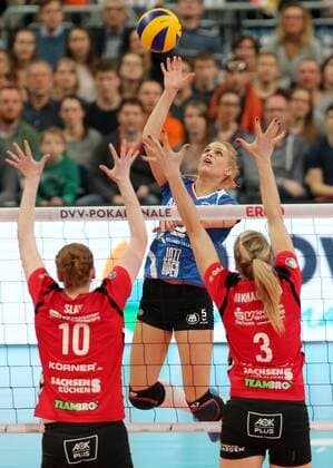 Mannheim Volleyball DVV-Pokalfinale Frauen Allianz MTV Stuttgart vs. Dresdner SC, Kim Renkema (Stuttgart)