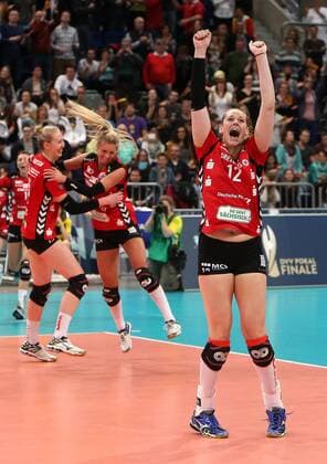 Mannheim Volleyball DVV-Pokalfinale Frauen Allianz MTV Stuttgart vs. Dresdner SC, Jennifer Cross (Dresden) jubelt über den Sieg