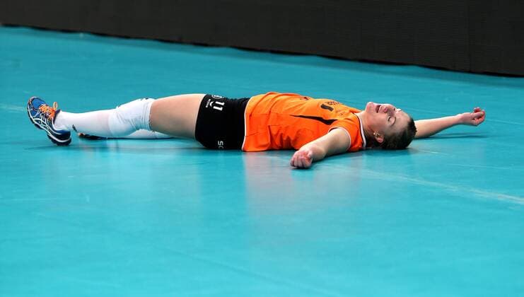 Mannheim Volleyball DVV-Pokalfinale Frauen Allianz MTV Stuttgart vs. Dresdner SC, Lisa Thomsen (Stuttgart) am Boden