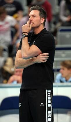 Mannheim Volleyball DVV-Pokalfinale Frauen Allianz MTV Stuttgart vs. Dresdner SC, Trainer Guillermo Naranjo Hernandez (Stuttgart)
