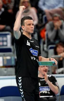 Mannheim Volleyball DVV-Pokalfinale Frauen Allianz MTV Stuttgart vs. Dresdner SC, Trainer Alexander Waibl (Dresden) jubelt und ballt die Faust