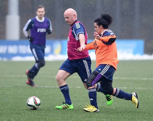 Fußball, Gianni Infantino besucht Südsudan Fussball International 29.02.2016 FIFA Praesident Gianni Infantino (Schweiz) erster Tag im Home of Fifa FIFA Praesident Gianni Infantino (li, Schweiz) gegen Honey Thaljieh (re, FIFA) 