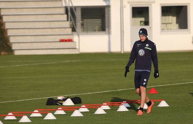 Einzeltraining abseits der Mannschaft, Nicklas Bendtner (VfL Wolfsburg)