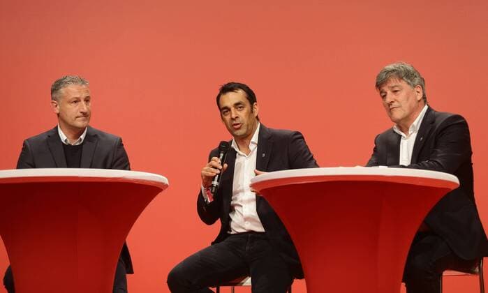 Stuttgart , Vfb Stuttgart Vereinsentwicklung Zukunfts-Werkstatt , von links: Trainer Jürgen Kramny Robin Dutt ( Vorstand ) Präsident Bernd Wahler