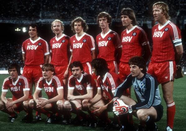 Finale Europapokal der Landesmeister 1983, Mannschaftsfoto Hamburger SV, hi.v.li.: Felix Magath. Lars Bastrup, Wolfgang Rolff, Ditmar Jakobs, Manfred Kaltz, Horst Hrubesch, vorn: Bernd Wehmeyer, Holger Hieronymus, Jürgen Groh, Jürgen Milewski, Torwart Uli Stein
