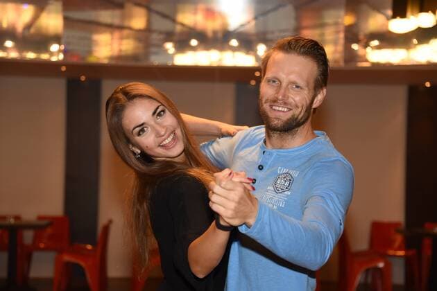 Themen der Woche SPORT Bilder des Tages SPORT Der Beachvolleyballer und Olympiasieger Julius Brink und die Profitänzerin Ekaterina Leonova trainieren am 02.03.2016 in Köln für die neue Staffel der RTL Tanz Show die ab 11.03.2016 ausgestrahlt wird.