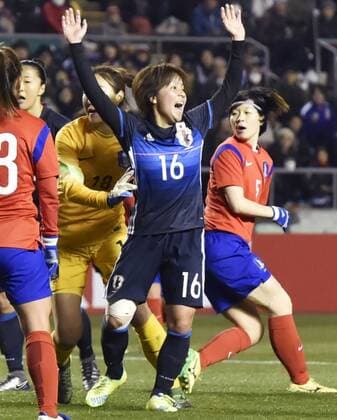 Fußball, Damen, Olympia Qualifikation, Japan - Südkorea Soccer: Japan in danger of missing out on Rio after draw with S. Korea Mana Iwabuchi (16) of Japan celebrates after scoring a goal in the second half of a game against South Korea at Kincho Stadium in Osaka in western Japan in an Asian final qualifier for the Rio de Janeiro Olympics on March 2, 2016. The game ended in a 1-1 draw. 