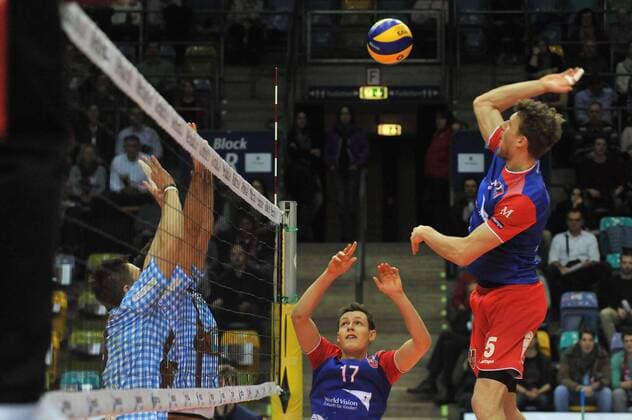 02.03.2016, xtkx, Volleyball 1.Bundesliga, United Volleys - TSV Herrsching, emspor v.l. Jan Zimmermann (United Volleys) , Lukas Bauer (United Volleys),