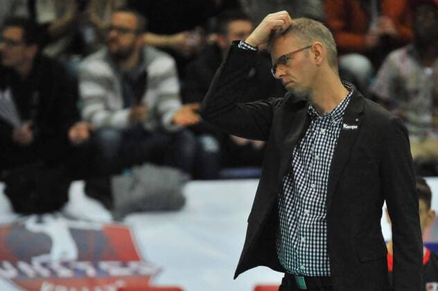 02.03.2016, xtkx, Volleyball 1.Bundesliga, United Volleys - TSV Herrsching, emspor v.l. Trainer Michael Warm (United Volleys) ,