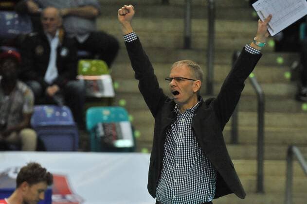 02.03.2016, xtkx, Volleyball 1.Bundesliga, United Volleys - TSV Herrsching, emspor v.l. Trainer Michael Warm (United Volleys) ,