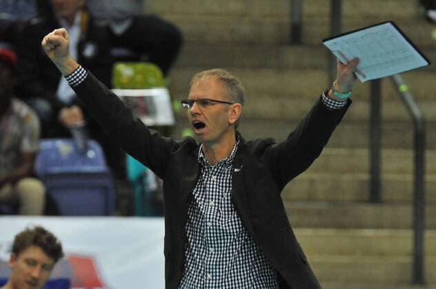 02.03.2016, xtkx, Volleyball 1.Bundesliga, United Volleys - TSV Herrsching, emspor v.l. Trainer Michael Warm (United Volleys) ,