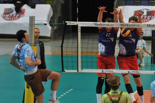 02.03.2016, xtkx, Volleyball 1.Bundesliga, United Volleys - TSV Herrsching, emspor v.l. Julius Hoefer (Herrsching) , Jan Zimmermann (United Volleys) , Lukas Bauer (united Volleys),
