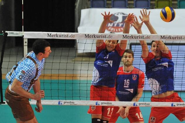 02.03.2016, xtkx, Volleyball 1.Bundesliga, United Volleys - TSV Herrsching, emspor v.l. Julius Hoefer (Herrsching) , Jan Zimmermann (United Volleys) , Lukas Bauer (United Volleys),