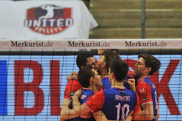 02.03.2016, xtkx, Volleyball 1.Bundesliga, United Volleys - TSV Herrsching, emspor v.l. Jan Zimmermann (United Volleys) , Moritz Reichert (United Volleys) , Jan Klobucar (United Volleys) ,