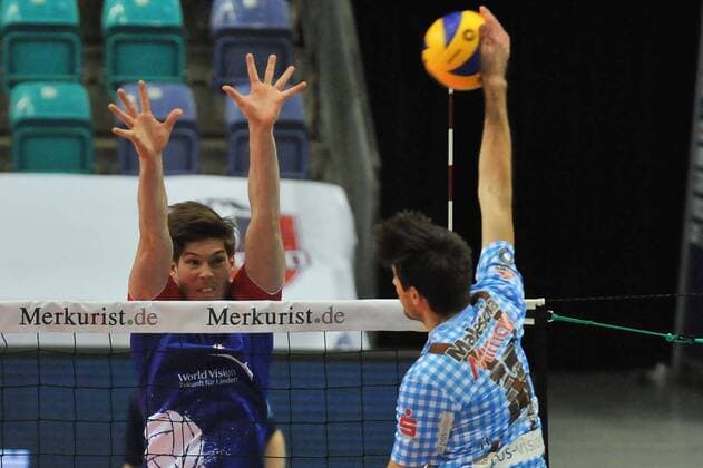 02.03.2016, xtkx, Volleyball 1.Bundesliga, United Volleys - TSV Herrsching, emspor v.l. Jan Klobucar (United Volleys), Roy Friedrich (Herrsching) ,