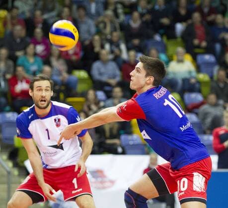 Volleyball Hessen - 1. Bundesliga Männer 02.03.2016 United Volleys Rheinmain (blau) - TSV Herrsching (blau) v.l. Florian Ringseis (RheinMain 1), Moritz Reichert (RheinMain 10) United Volleys Rheinmain - TSV Herrsching