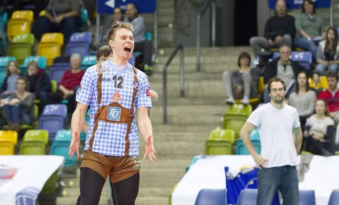 Volleyball Hessen - 1. Bundesliga Männer 02.03.2016 United Volleys Rheinmain (blau) - TSV Herrsching (blau) v.l. Phillip Trenkler (TSV Herrsching 12) United Volleys Rheinmain - TSV Herrsching