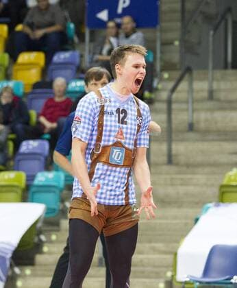 Volleyball Hessen - 1. Bundesliga Männer 02.03.2016 United Volleys Rheinmain (blau) - TSV Herrsching (blau) v.l. Phillip Trenkler (TSV Herrsching 12) United Volleys Rheinmain - TSV Herrsching