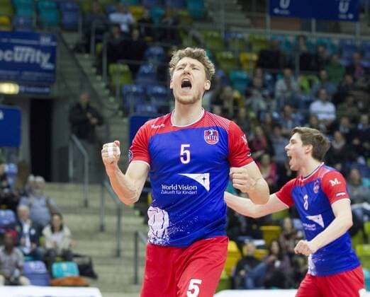 Volleyball Hessen - 1. Bundesliga Männer 02.03.2016 United Volleys Rheinmain (blau) - TSV Herrsching (blau) v.l. Lukas Bauer (RheinMain 5) United Volleys Rheinmain - TSV Herrsching