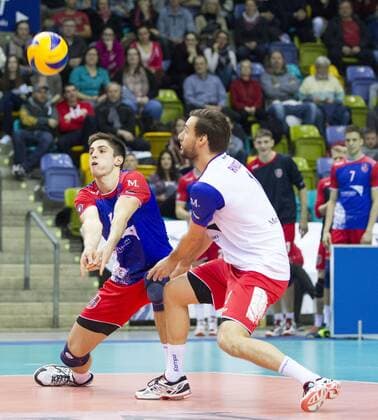 Volleyball Hessen - 1. Bundesliga Männer 02.03.2016 United Volleys Rheinmain (blau) - TSV Herrsching (blau) v.l. Moritz Reichert (RheinMain 10), Florian Ringseis (RheinMain 1) United Volleys Rheinmain - TSV Herrsching