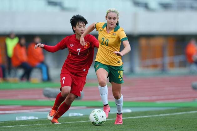 (L-R) Nguyen Thi Tuyet Dung (VIE), Ellie Carpenter (AUS), MARCH 2, 2016 - Football Soccer : AFC Women s Olympic Football Tournament Rio 2016 Asian Qualifier Final Round match between Australia - Vietnam at Yanmar Stadium Nagai, Osaka, Japan. Noxthirdxpartyxsales  (umqa033908)