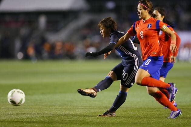 (L-R) Kumi Yokoyama (JPN), Cho So-Hyun (KOR), MARCH 2, 2016 - Football Soccer : AFC Women s Olympic Football Tournament Rio 2016 Asian Qualifier Final Round match between Japan 1-1 South Korea at Kincho Stadium, Osaka, Japan, Noxthirdxpartyxsales  (umqa034002)