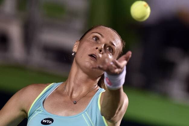 Slovakia Magdalena Ribarikova serves a ball to Italy Sara Errani during a match of the Monterrey Open in Monterrey, Mexico, 02 March 2016. Monterrey Open !ACHTUNG: NUR REDAKTIONELLE NUTZUNG!  MEX102 20160303-635925736233094297