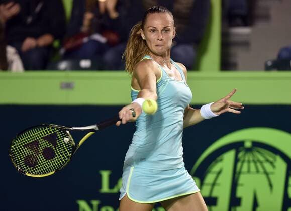 Slovakia Magdalena Ribarikova serves a ball to Italy Sara Errani during a match of the Monterrey Open in Monterrey, Mexico, 02 March 2016. Monterrey Open !ACHTUNG: NUR REDAKTIONELLE NUTZUNG!  MEX102 20160303-635925739972258297